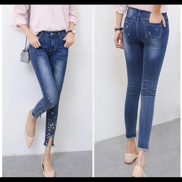 New! Plus Size Designer Floral Embroidered Skinny Jeans - Picture 10 of 11